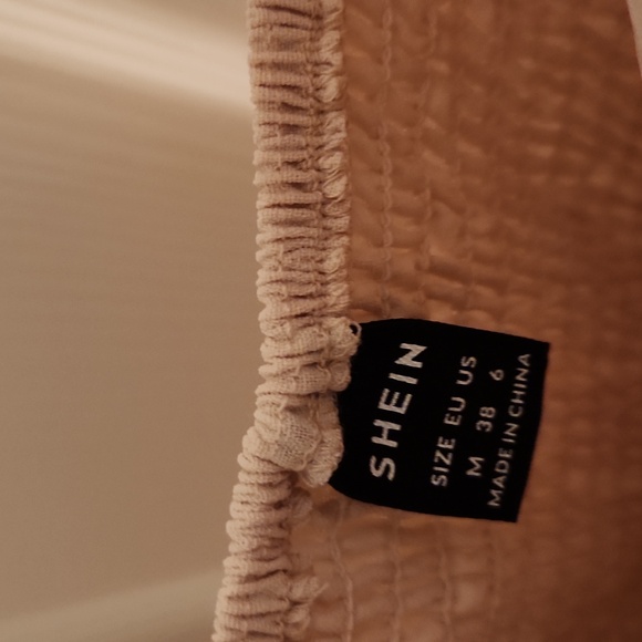 Chic Ruffle Sleeve Dress - Picture 3 of 3